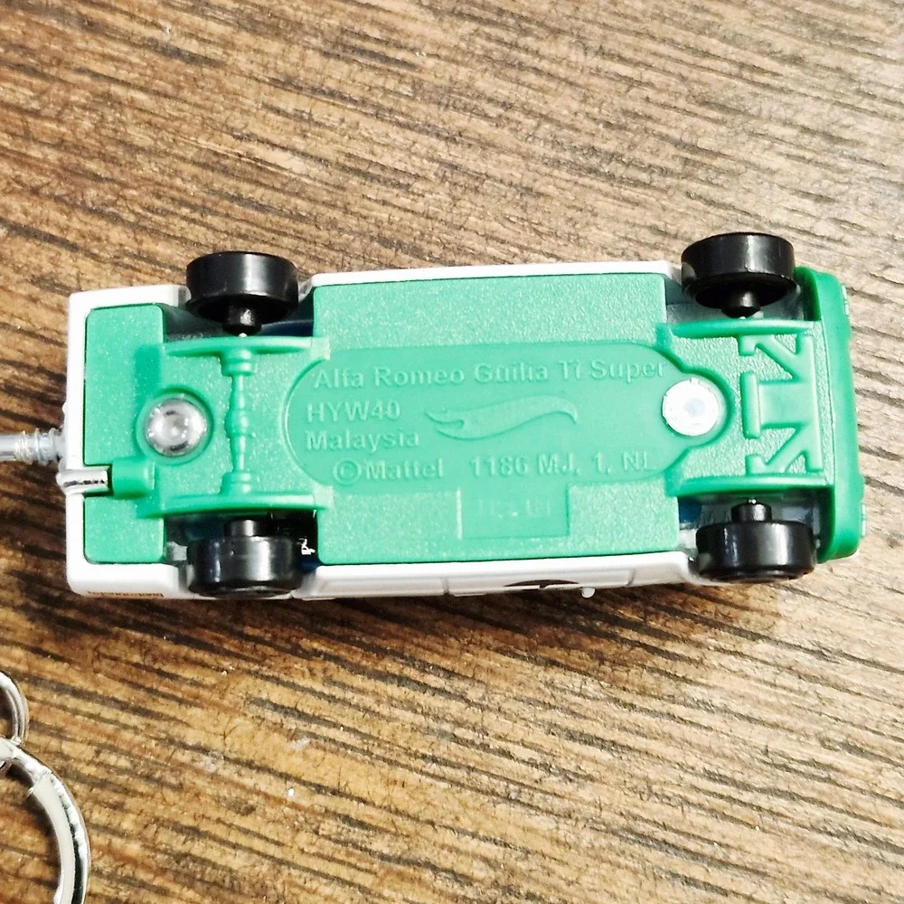 Hot Wheels Compact Kings Alfa‎ Romeo Giulia TI Super Keychain